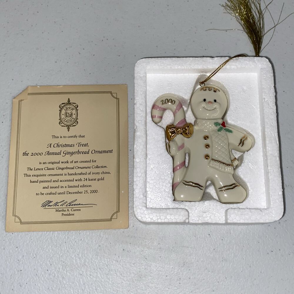 Lenox Annual Gingerbread Ornament A Christmas Treat 2000 24k Gold Accents in Box